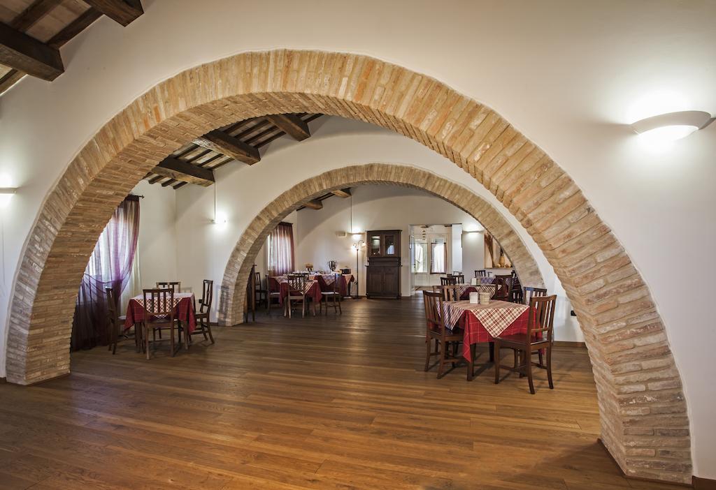 Il Ristoro Del Viandante Hotel Offagna Luaran gambar