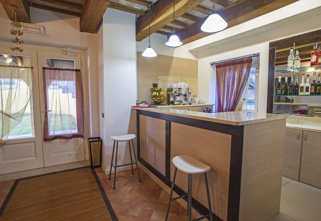 Il Ristoro Del Viandante Hotel Offagna Luaran gambar