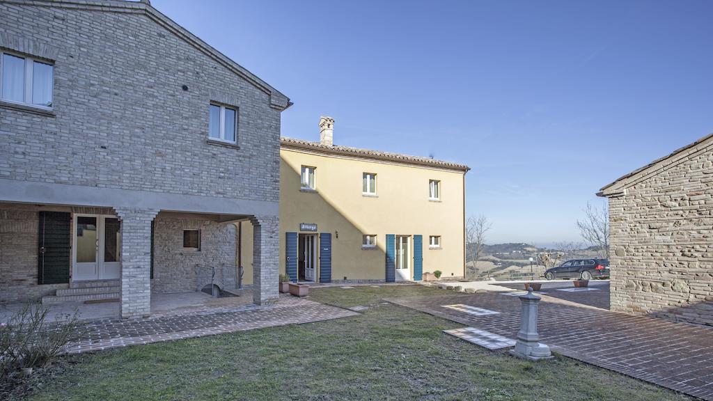 Il Ristoro Del Viandante Hotel Offagna Luaran gambar